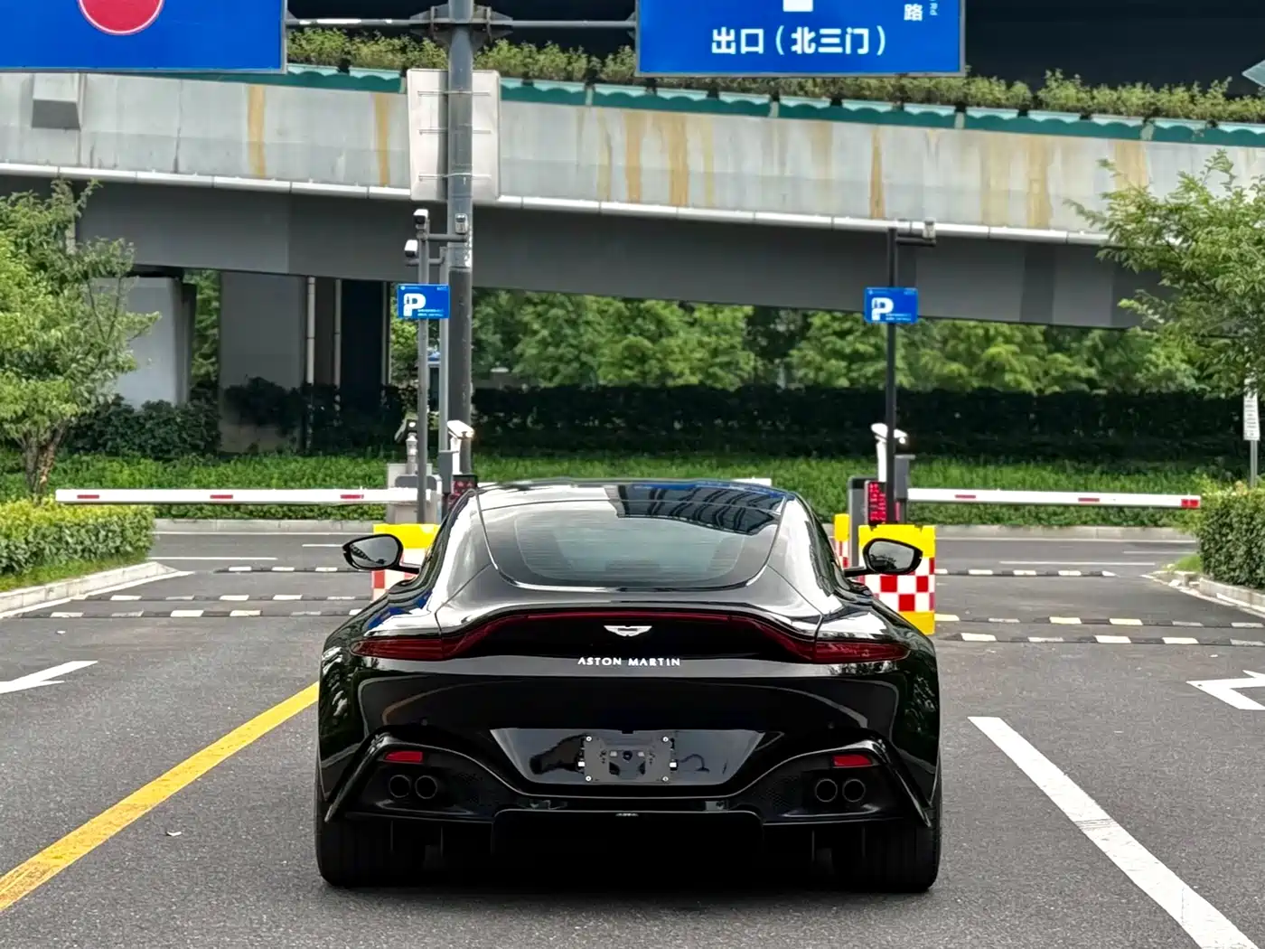 Aston Martin V8 Vantage 2023 2022 4.0T V8 Coupe