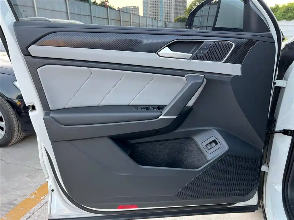 Volkswagen Tayron 2023 280TSI 2WD Luxury Plus Advanced Edition фото 10