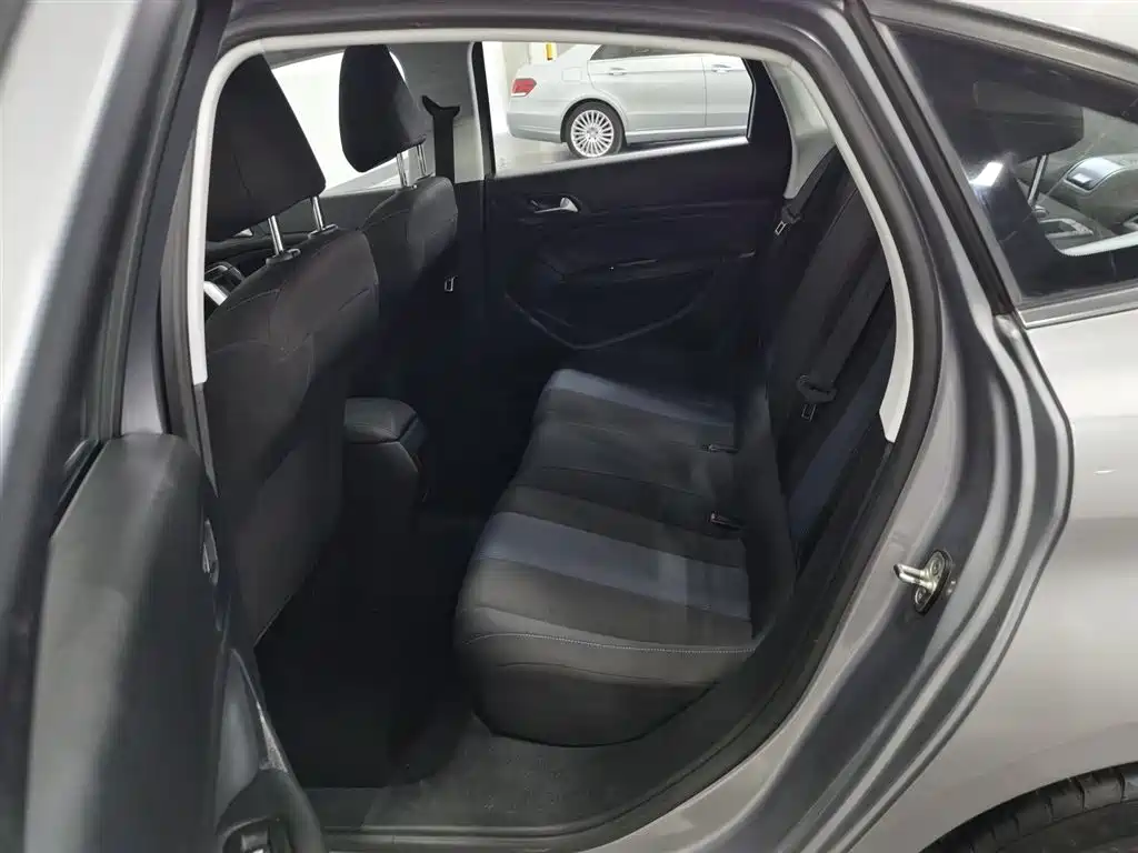 Peugeot 308 2016 230THP Automatic Luxury фото 15