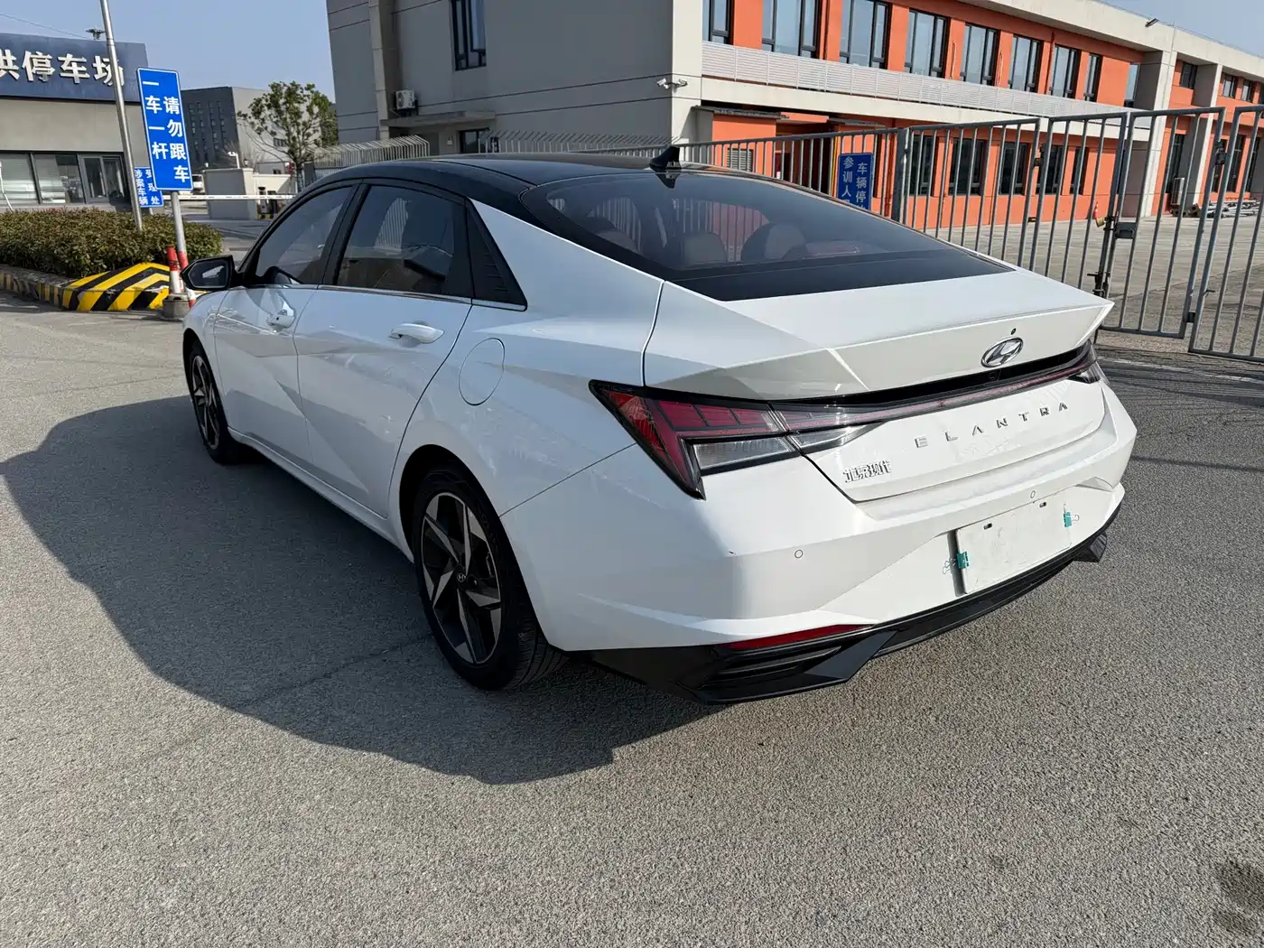 Hyundai Elantra 2021 1.5L CVT TOP Flagship Edition фото 12