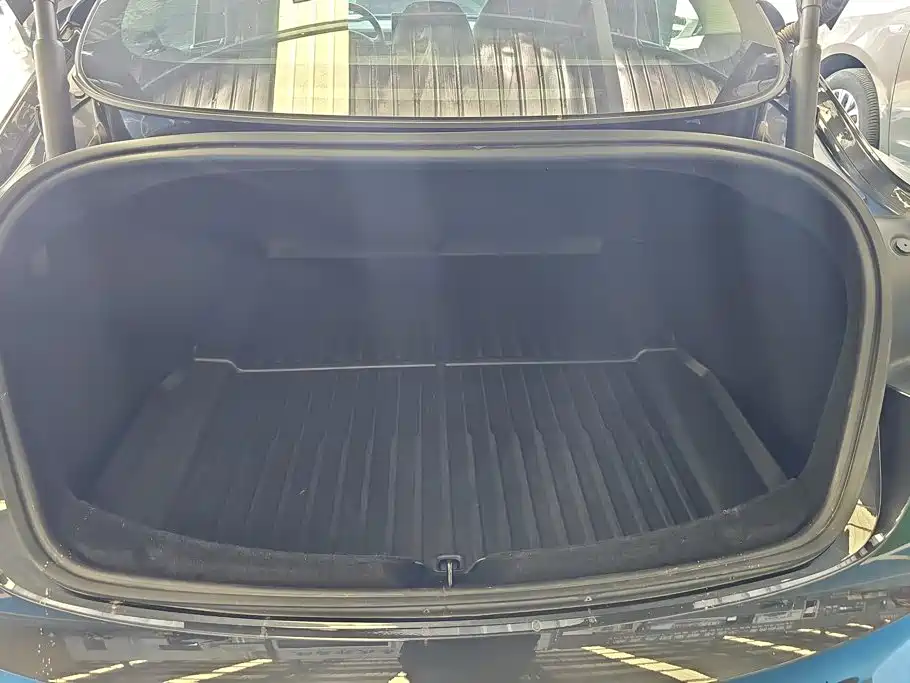 Фото 4 - Tesla Model 3