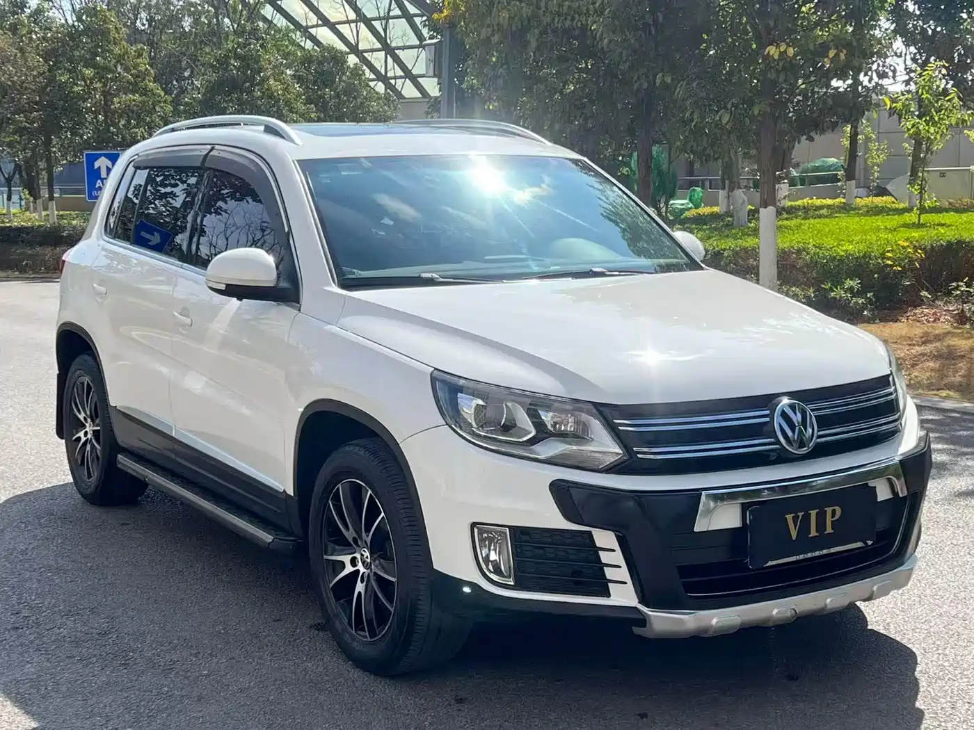 VOLKSWAGEN TIGUAN