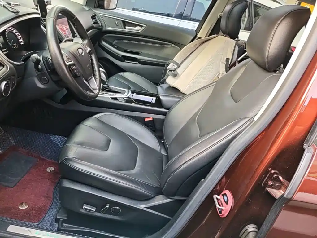 Фото 15 - Ford Edge