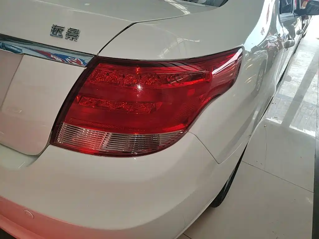 Фото 8 - Geely Vision