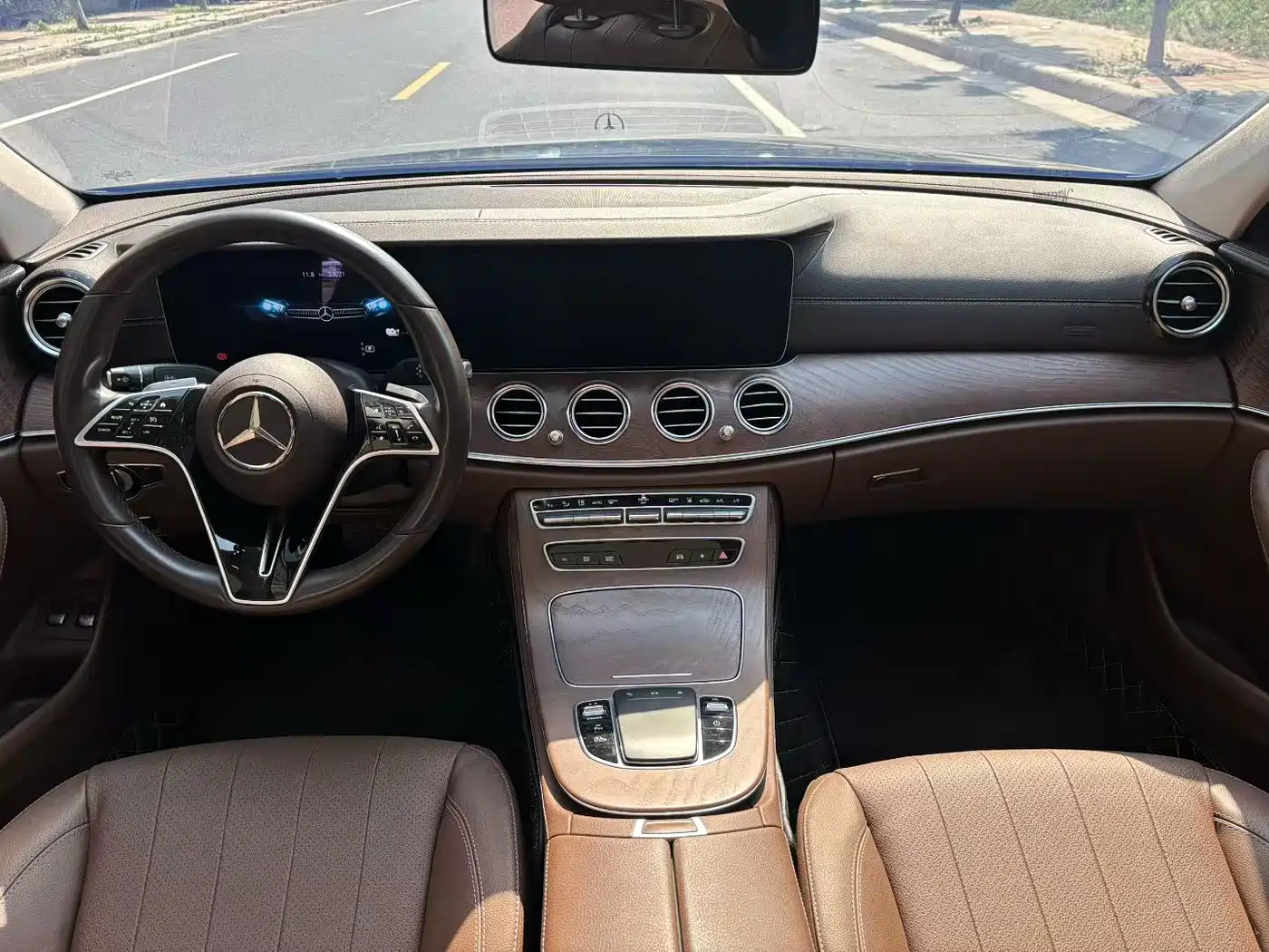 Mercedes-Benz E-Class New Energy 2023 E 350 e L Plug-in Hybrid Sedan фото 6