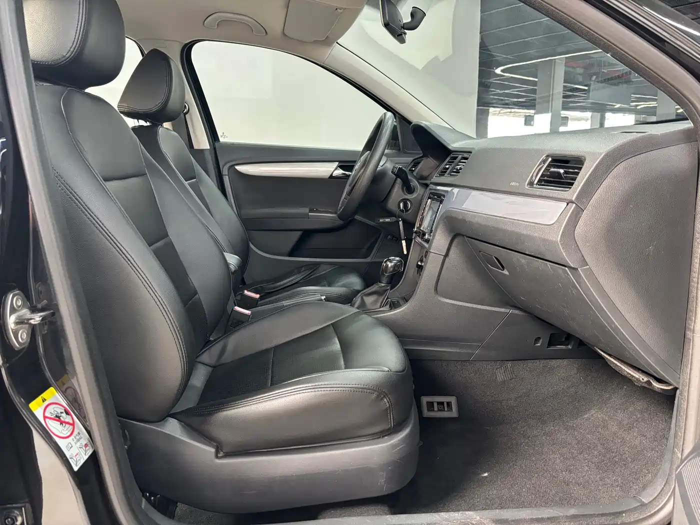 Volkswagen Lavida 2013 Facelift Classic 1.6L Automatic Trend фото 5