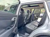 Фото 10 - Geely Atlas