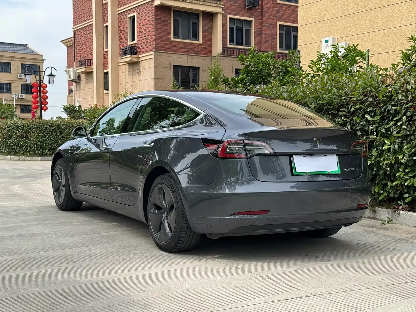 TESLA MODEL 3