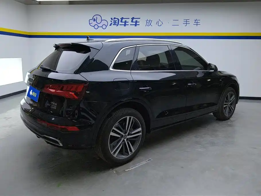 Audi Q5L 2020 Facelift 40 TFSI Honor Fashion фото 3