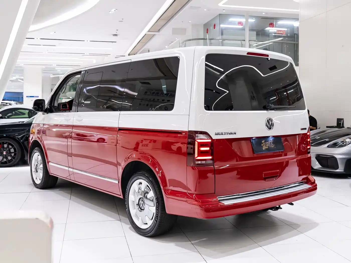Volkswagen Multivan 2018 2.0TSI 4WD Leisure Edition 7-Seater фото 5