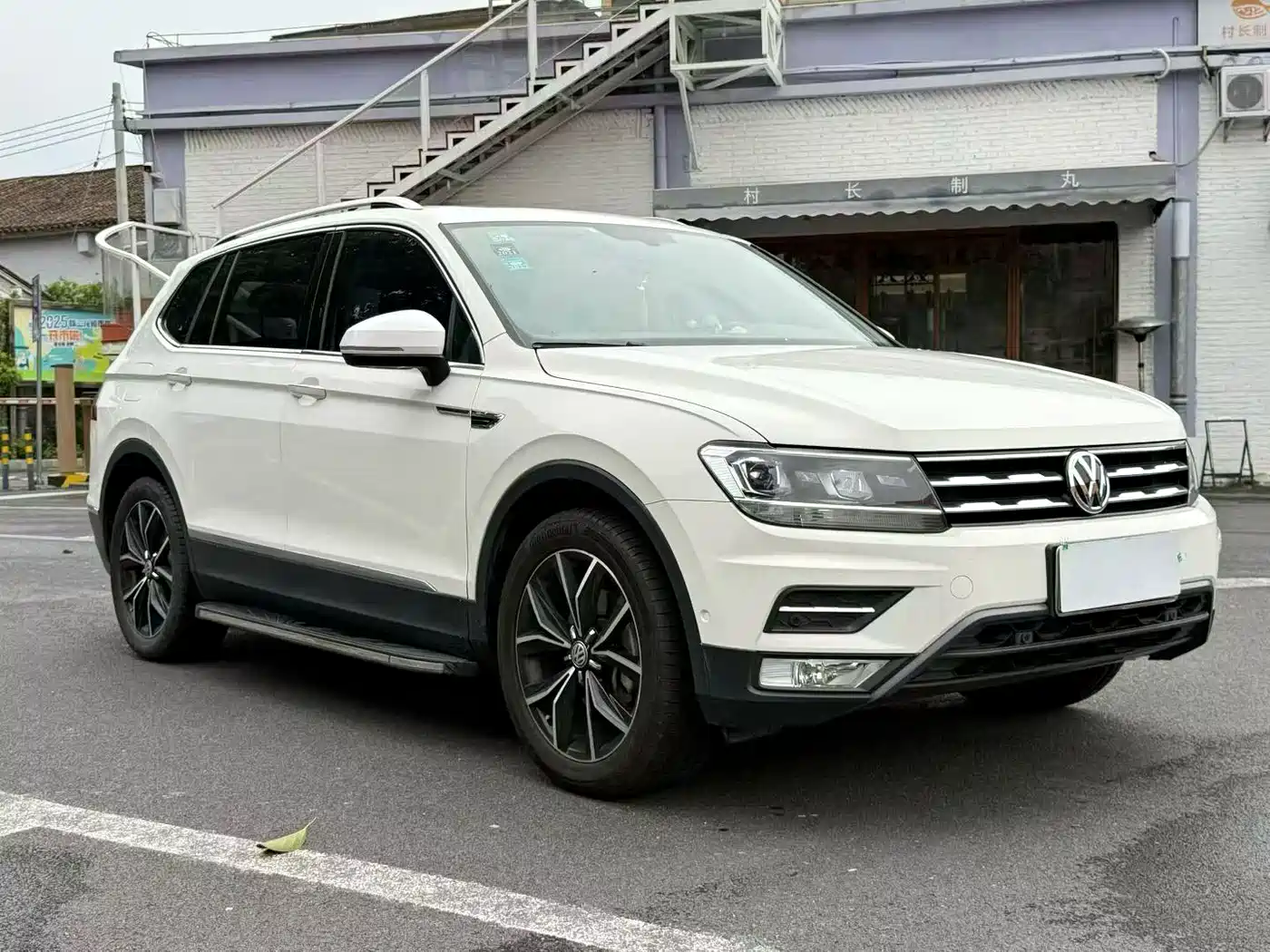 Volkswagen Tiguan L 2019 330TSI Automatic 2WD Smart Luxury Edition China VI фото 3