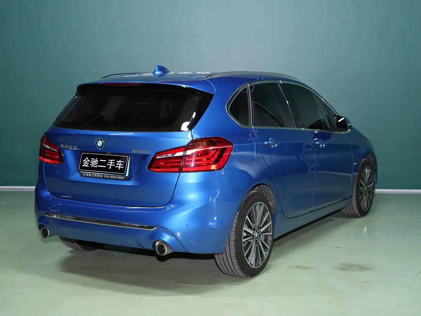 BMW 2 Series Touring 2018 Model 220i Luxury Package фото 3