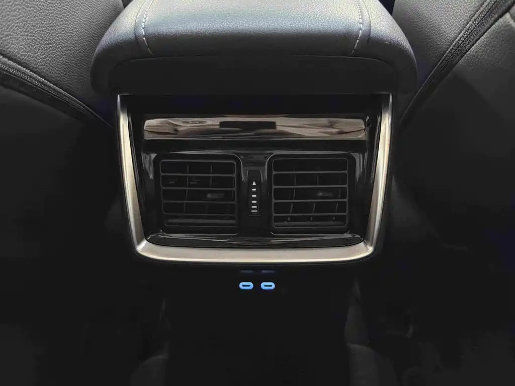 Toyota Venza 2022 Dual Engine 2.5L CVT 2WD Premium фото 9