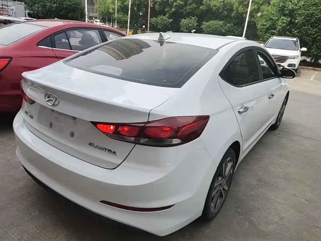 Hyundai Elantra 2016 Model 1.6L Automatic Smart Elite фото 7