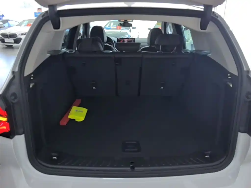 BMW iX3 2022 Leading Edition фото 18