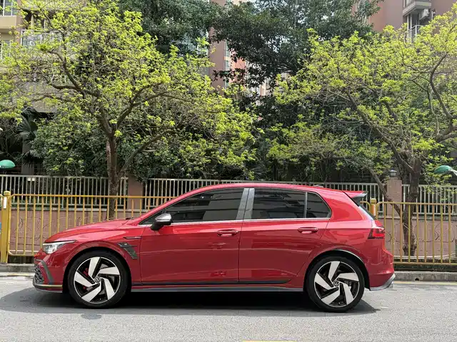Volkswagen Golf GTI 2021 Facelift 380TSI DSG GTI — фото 2