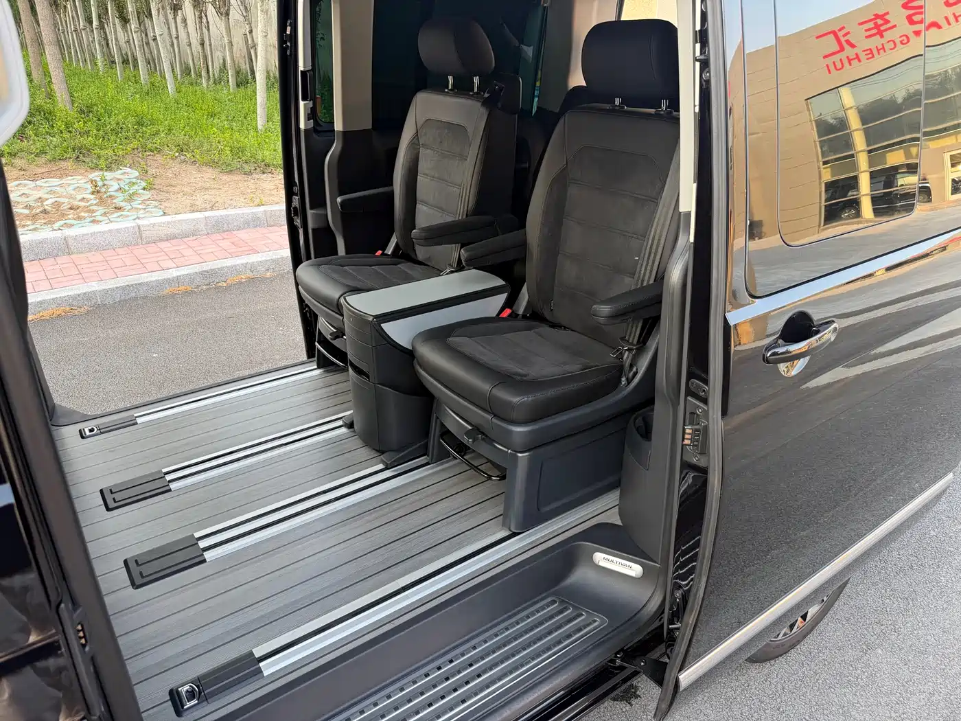 Volkswagen Multivan 2019 2.0TSI 4WD Premium 7-seater фото 17