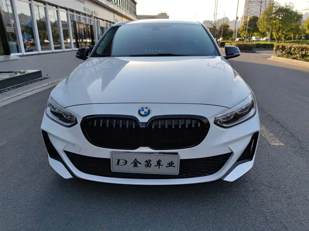 BMW 1 Series 2021 125i M Sport Black Night Edition фото 2