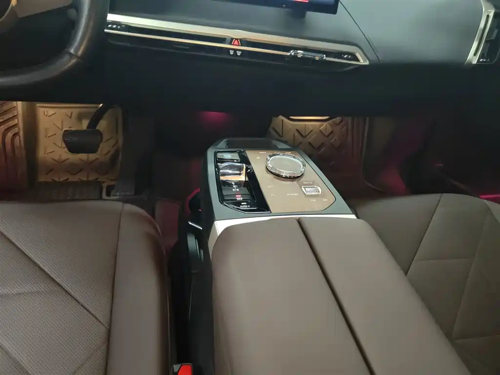 BMW iX 2022 xDrive40 фото 10