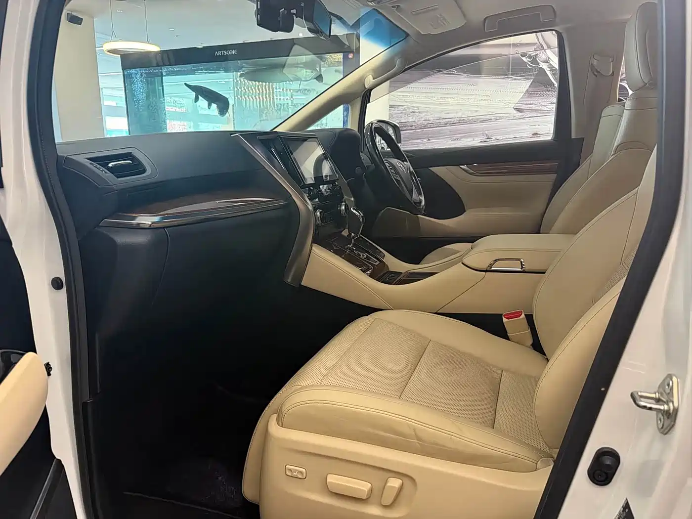 صورة 5 - Toyota Alphard