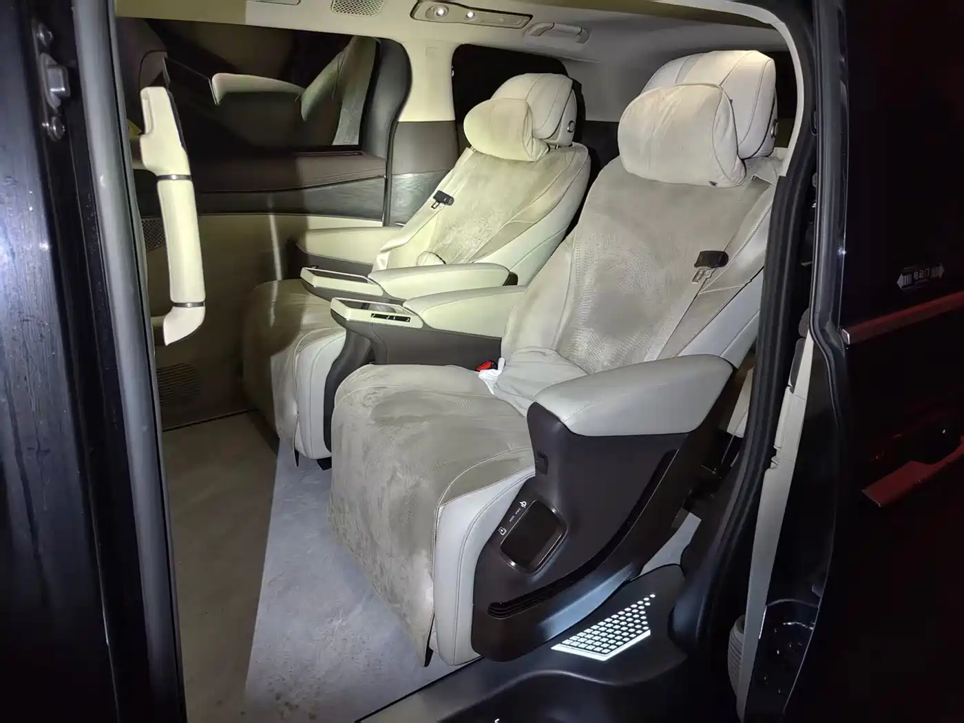 Denza D9 2025 2025 EV Smart Driving Edition 620 Flagship