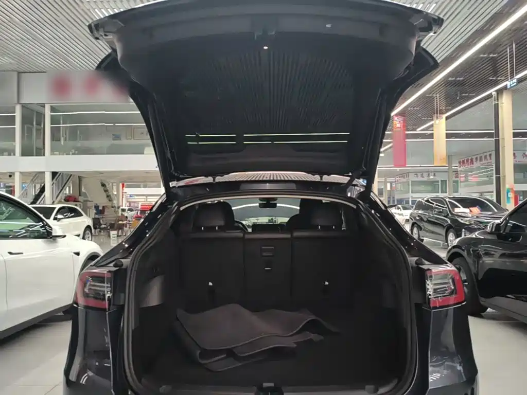 Фото 19 - Tesla Model Y