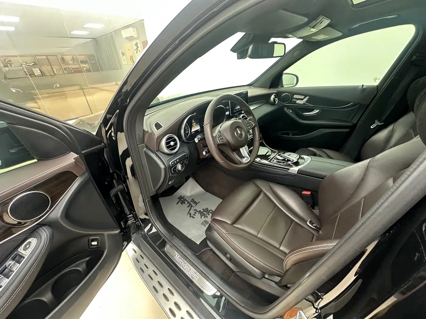 Mercedes-Benz GLC 2019 Facelift GLC 260 L 4MATIC Luxury фото 3