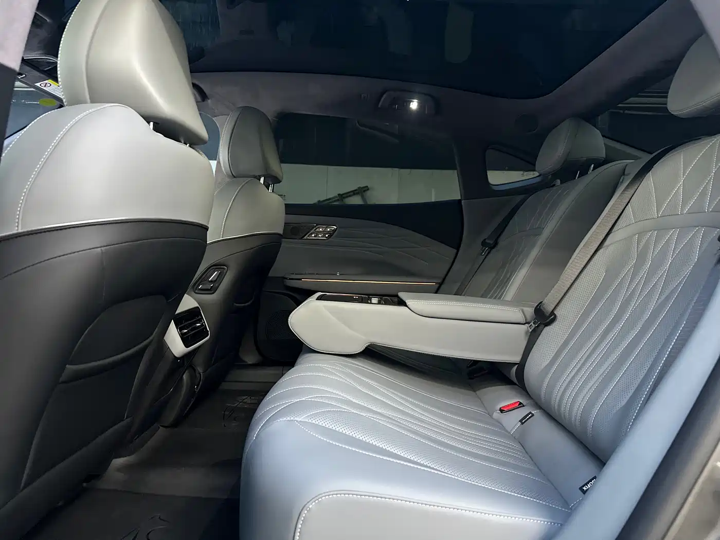 Geely Galaxy Galaxy E8 2025 700km Long Voyage Smart Drive Edition фото 9