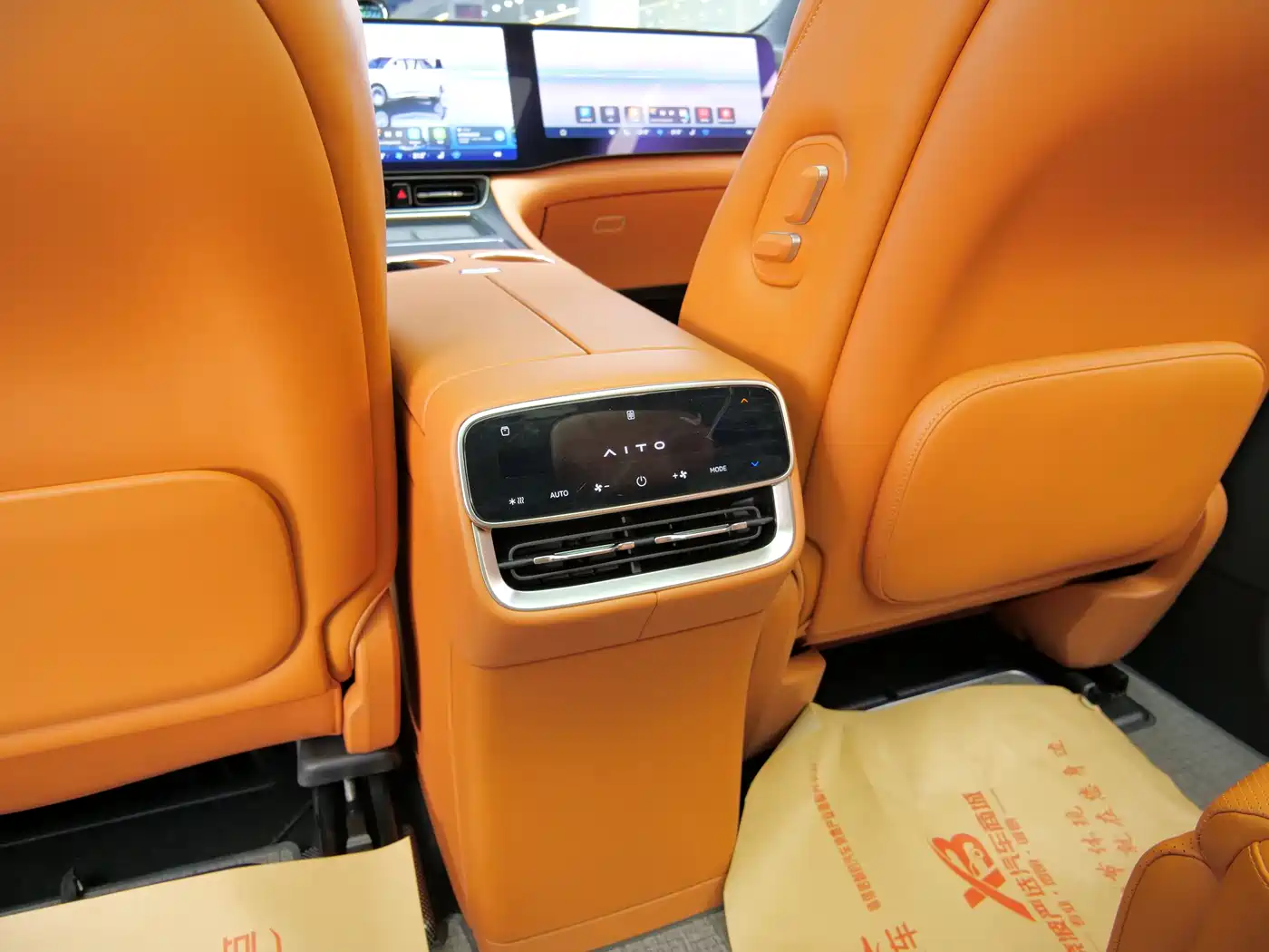 AITO Wenjie AITO M8 2025 Model Extended Range Max Edition 37kWh 6-Seater фото 10