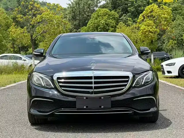 Mercedes-Benz E-Class 2019 E 300 L Sport Fashion — фото 2