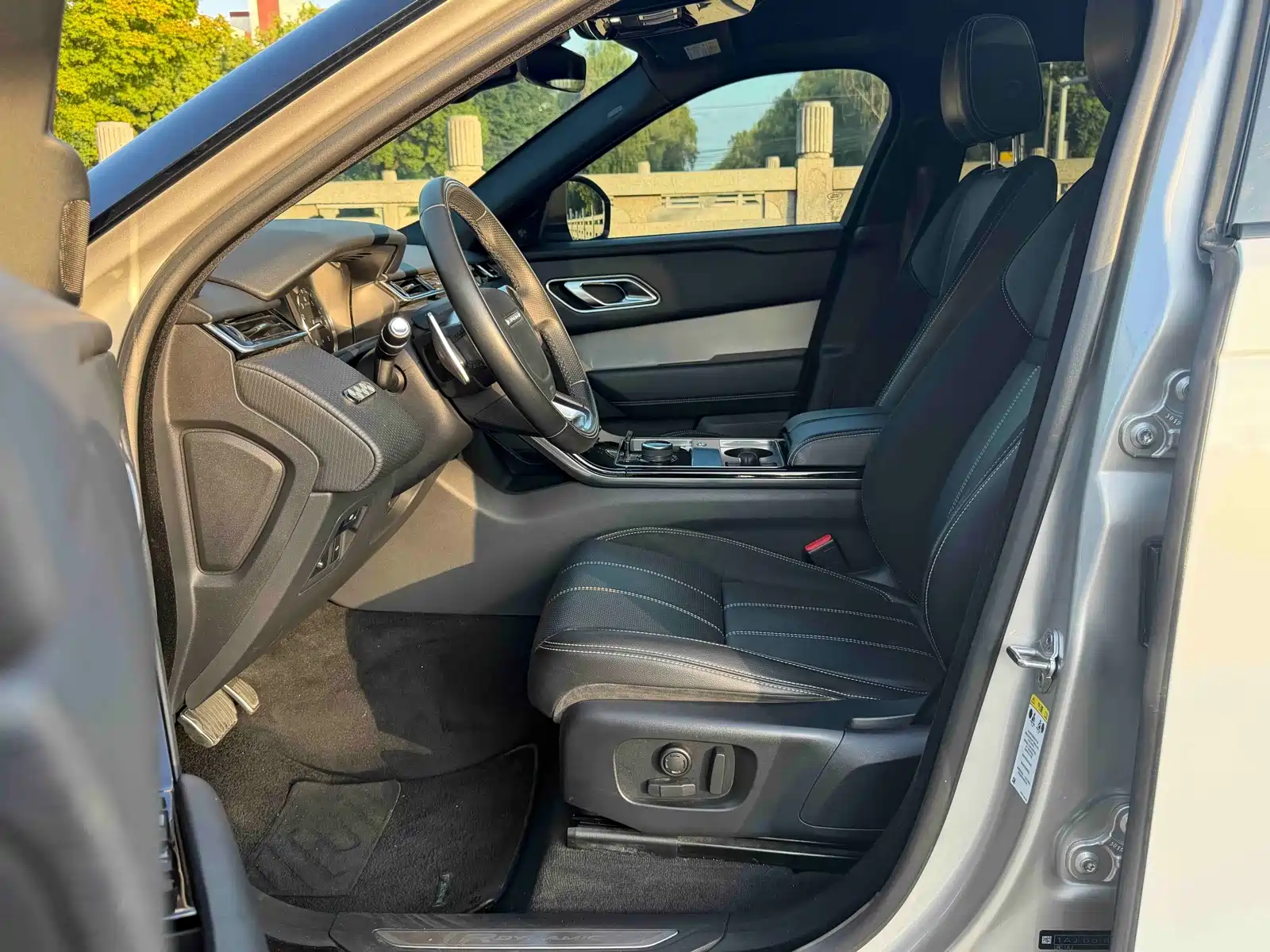 Фото 6 - Land Rover Range Rover Velar