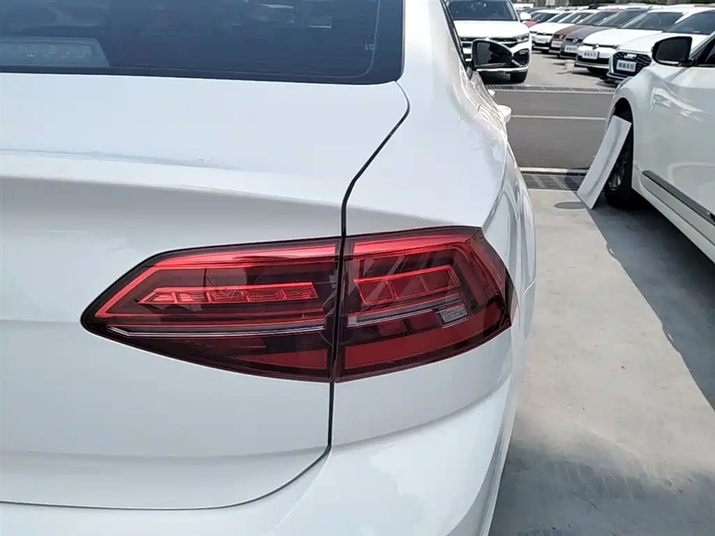 VOLKSWAGEN LINGDU