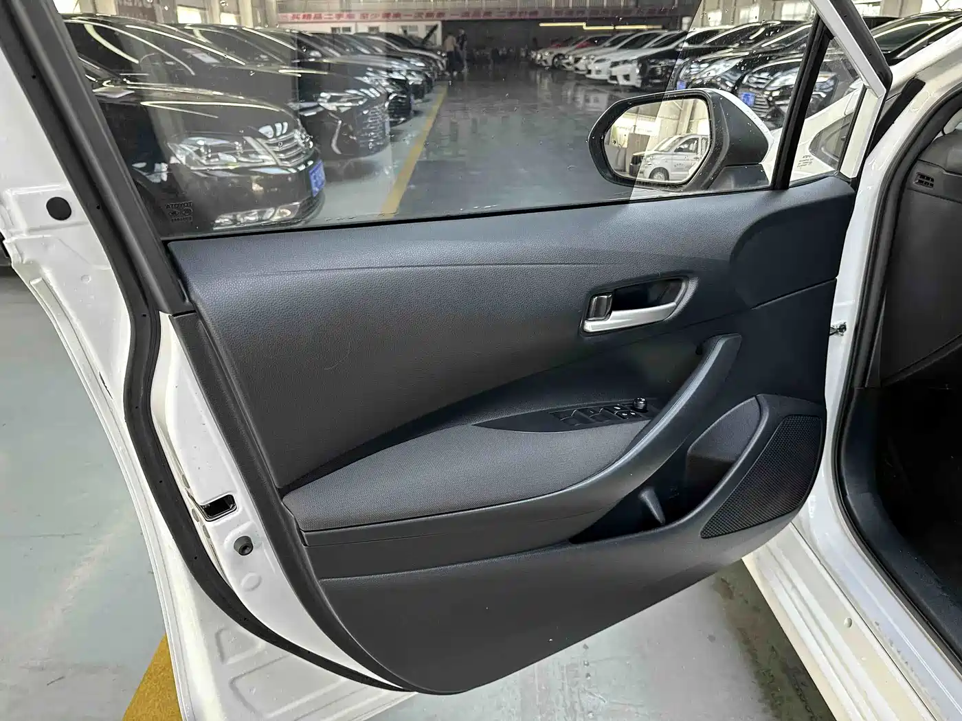 Photo 16 - Toyota Corolla