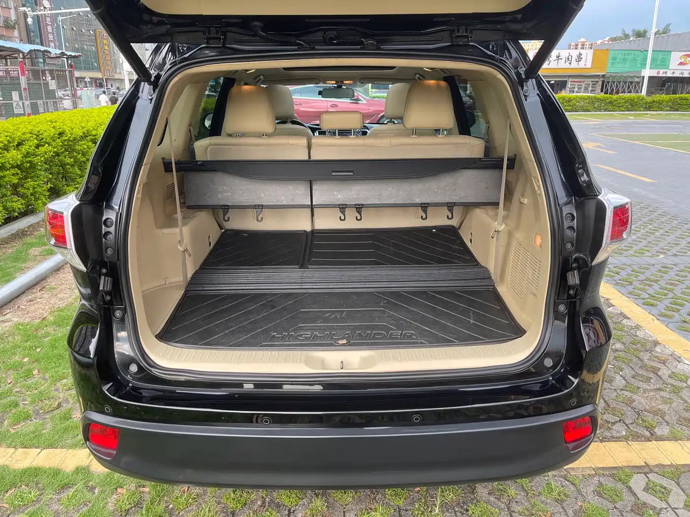 Photo 9 - Toyota Highlander