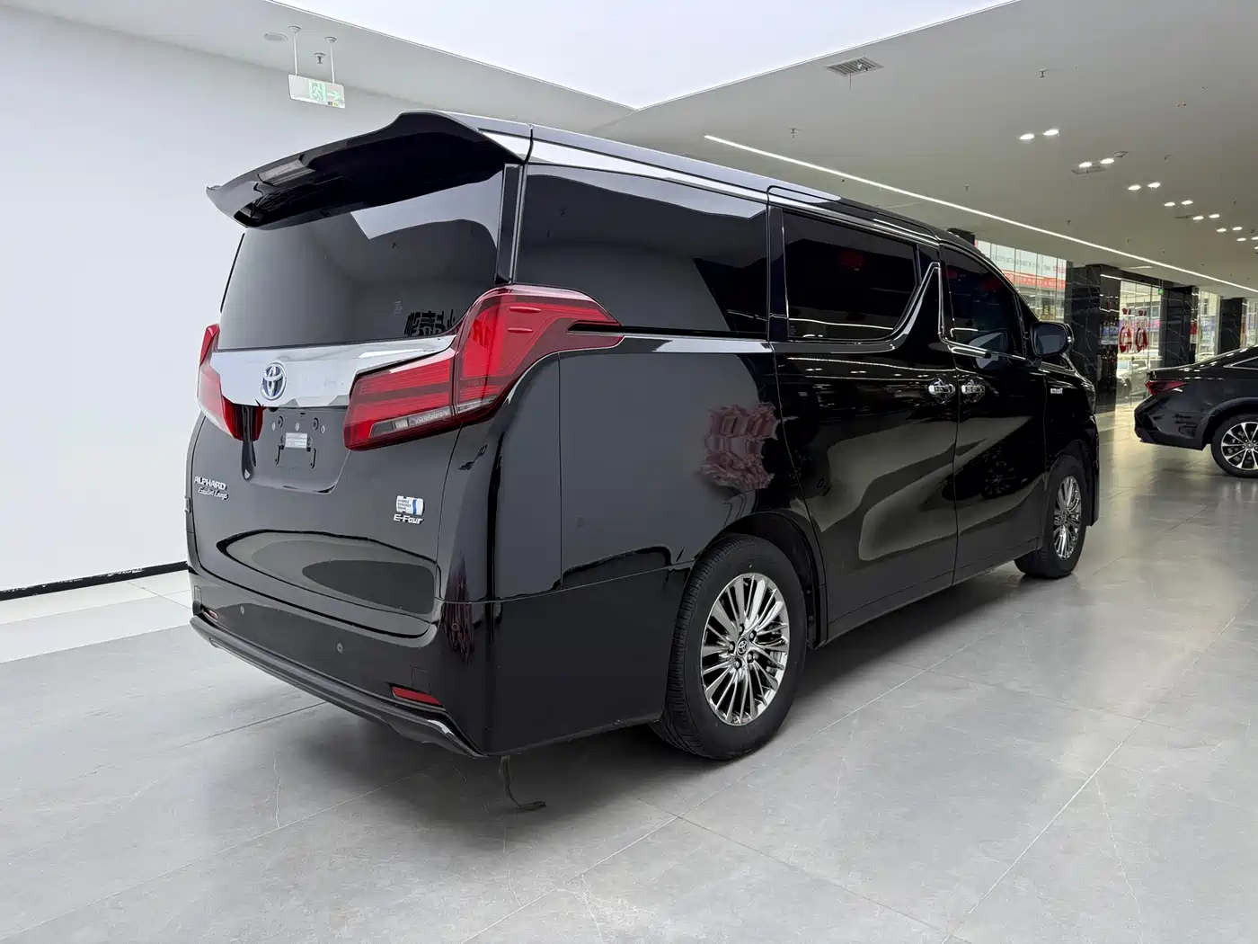 Toyota Alphard 2021 Hybrid 2.5L Luxury фото 3