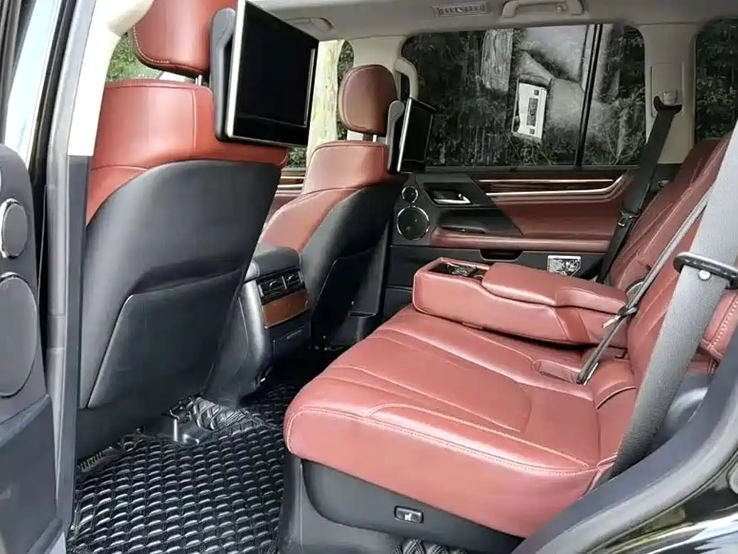 Фото 5 - Lexus LX