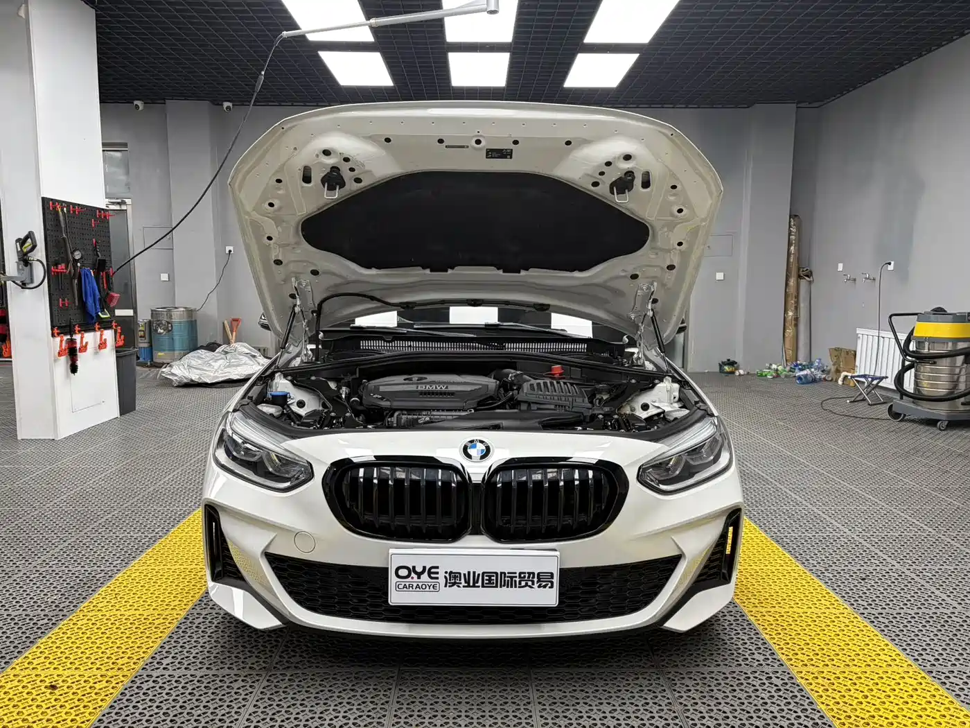 BMW 1-SERIES