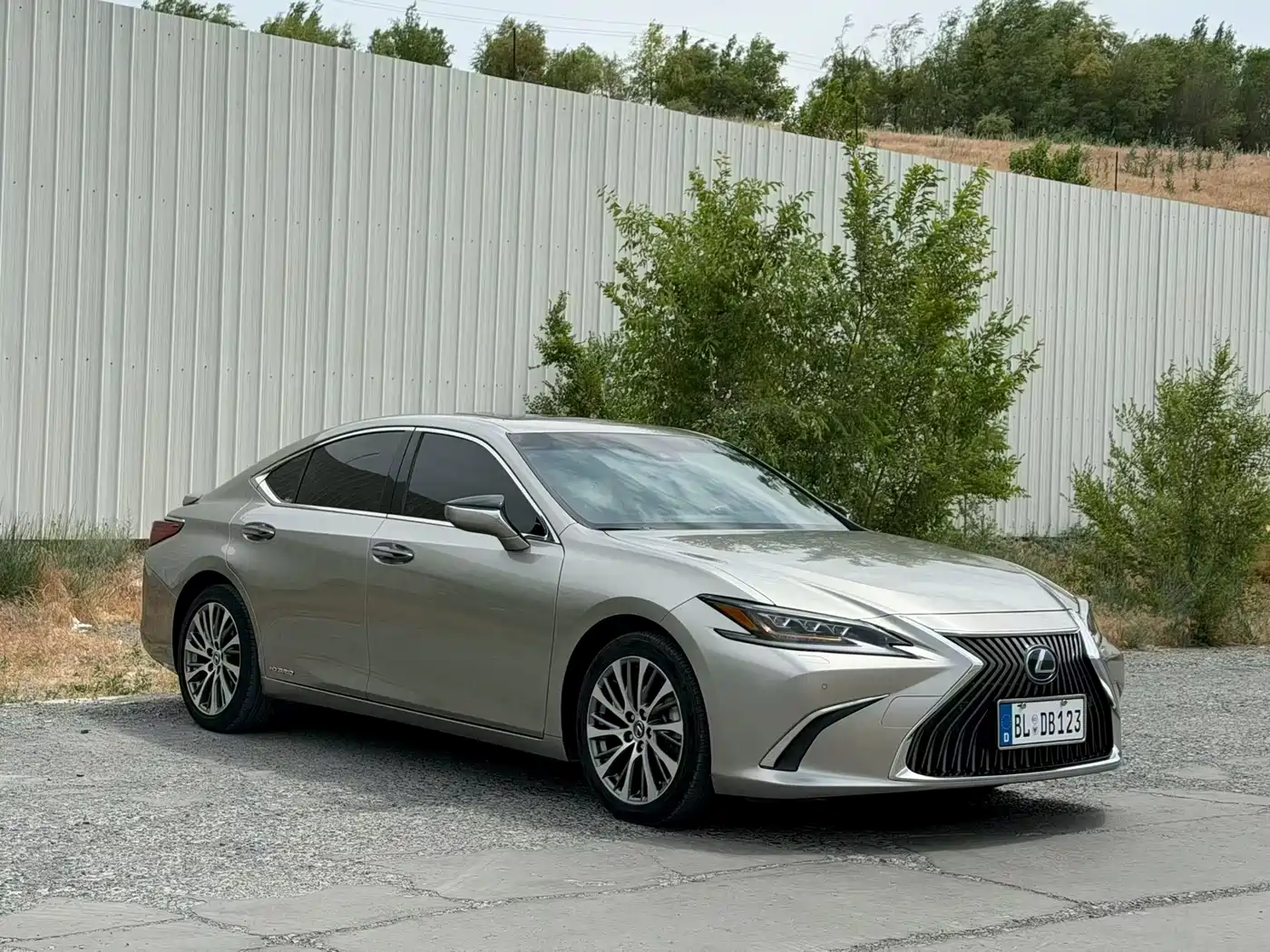 Photo 3 - Lexus ES