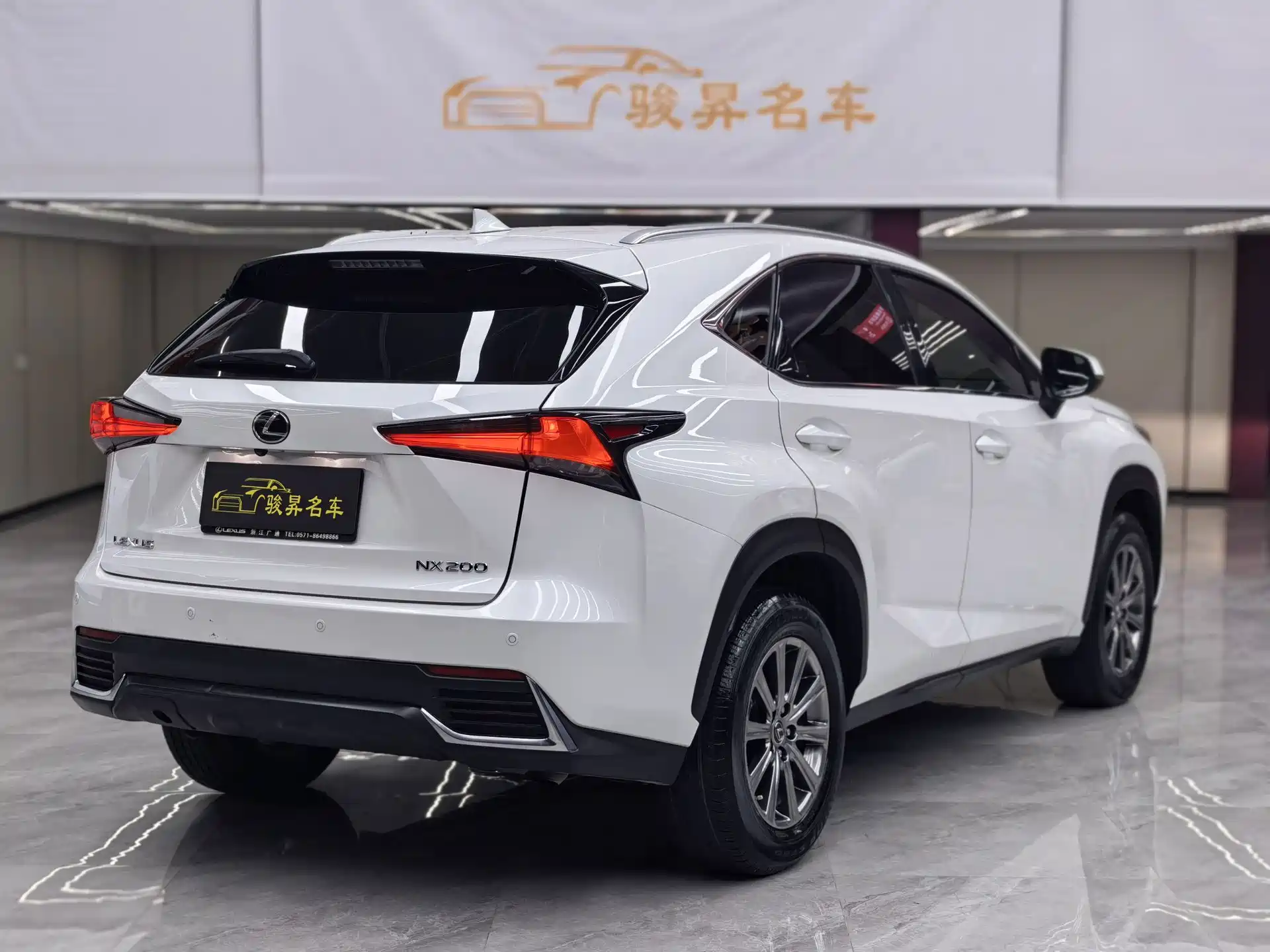 Фото 6 - Lexus NX