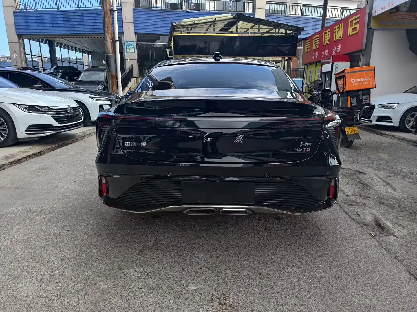 Фото 8 - Hongqi H6