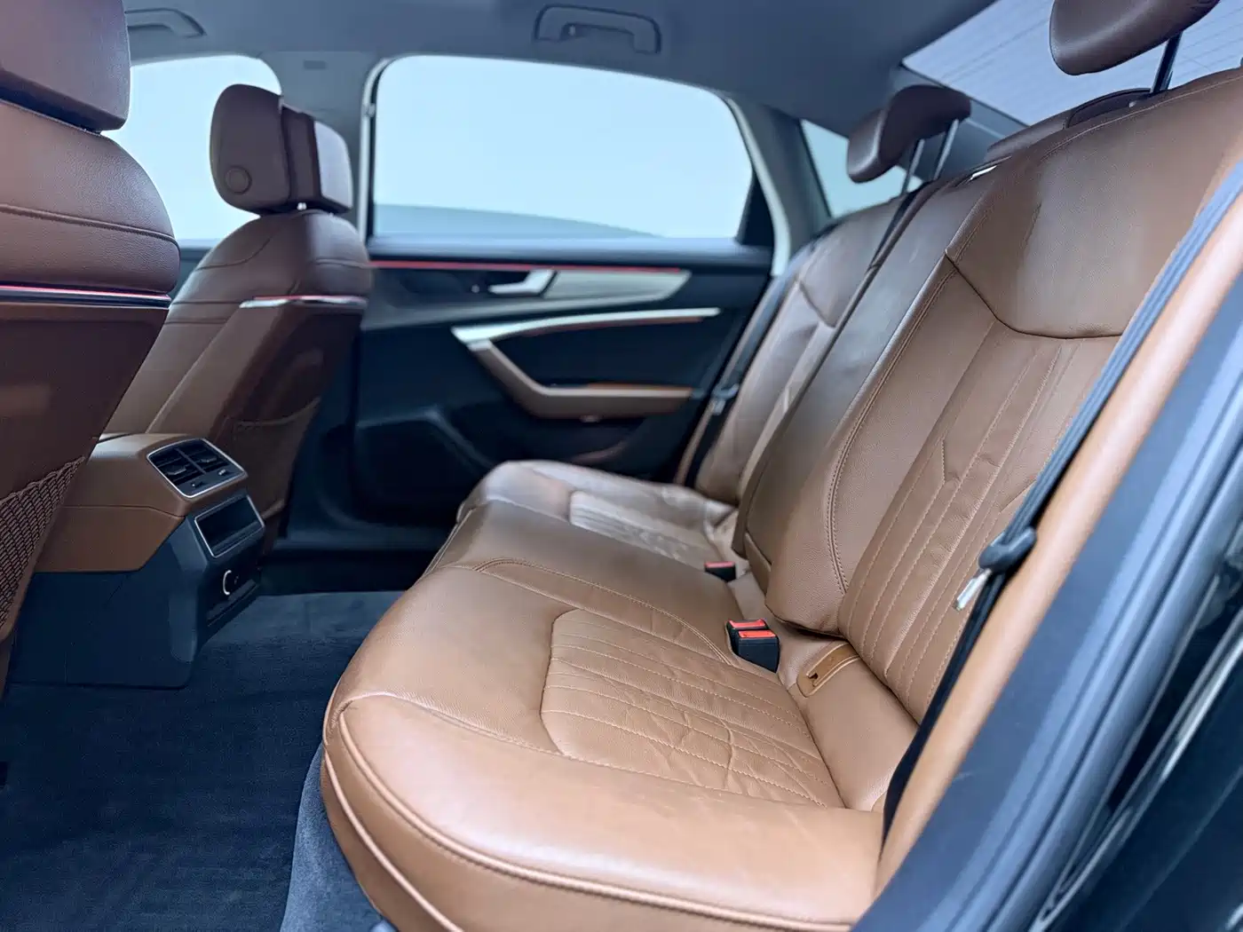Фото 13 - Audi A6L