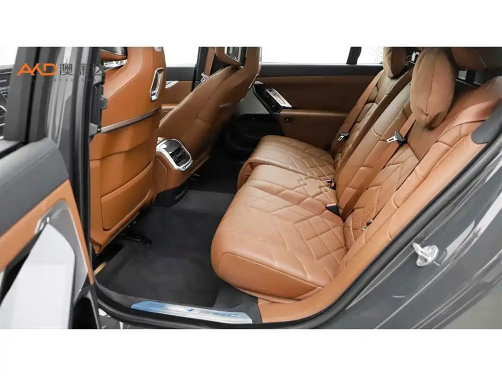 BMW 7 Series 2023 740Li Exclusive M Sport Package фото 7
