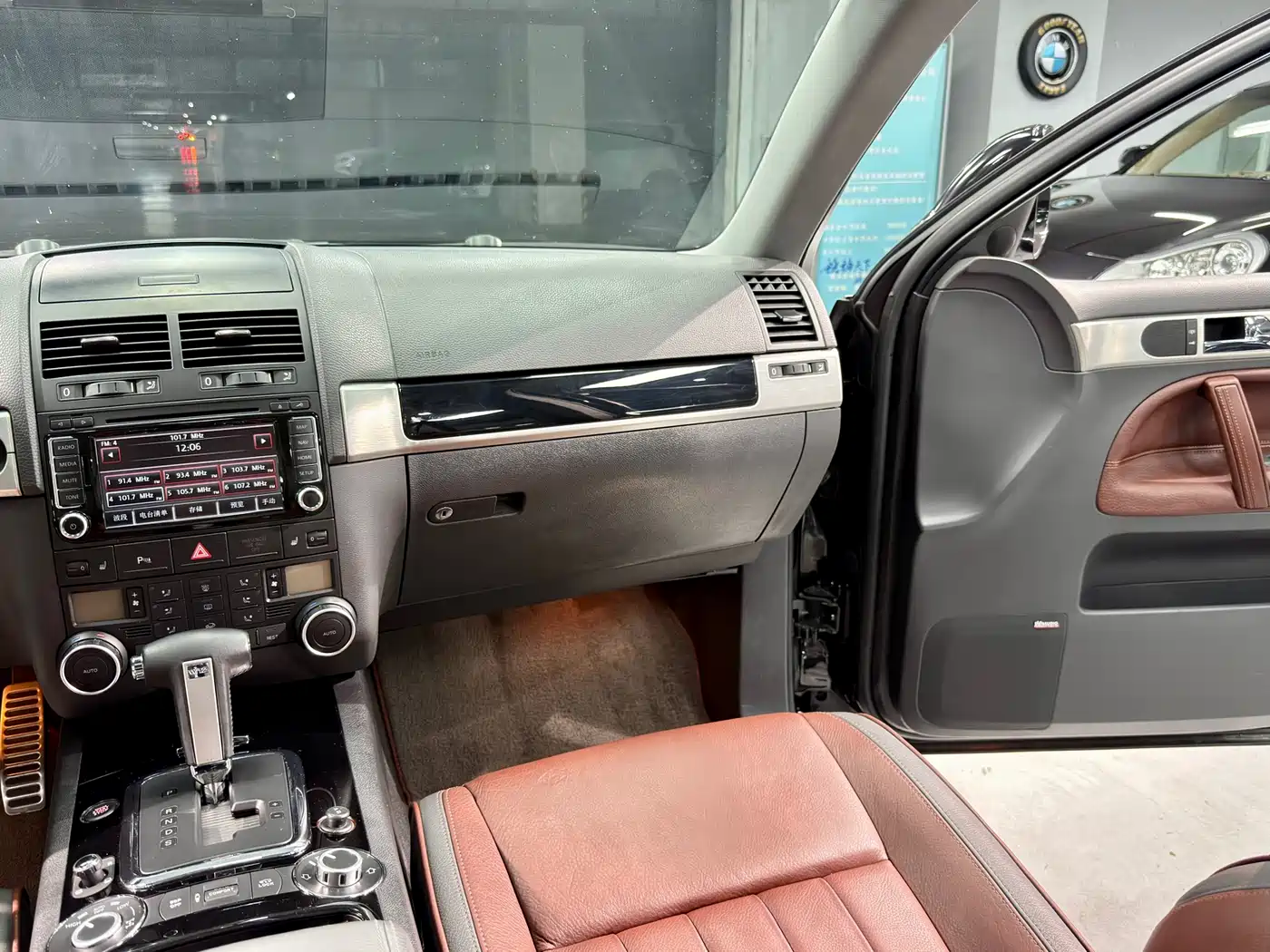 Volkswagen Touareg 2008 6.0 W12 Top Model фото 16