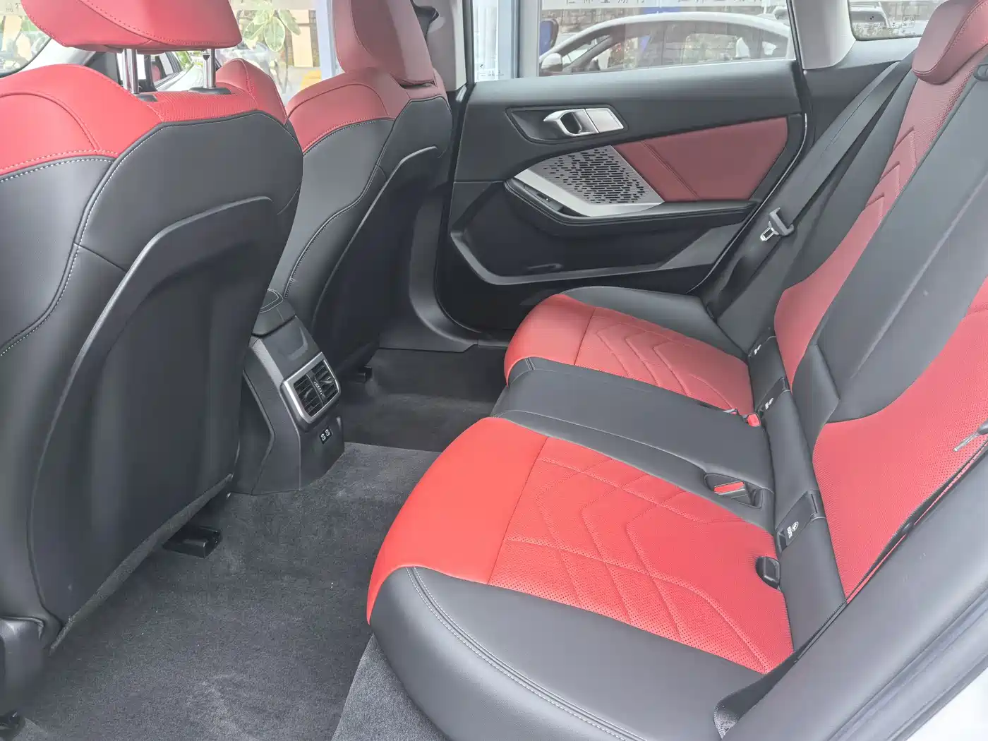 BMW 2 Series 2025 225L M Sport Package фото 8