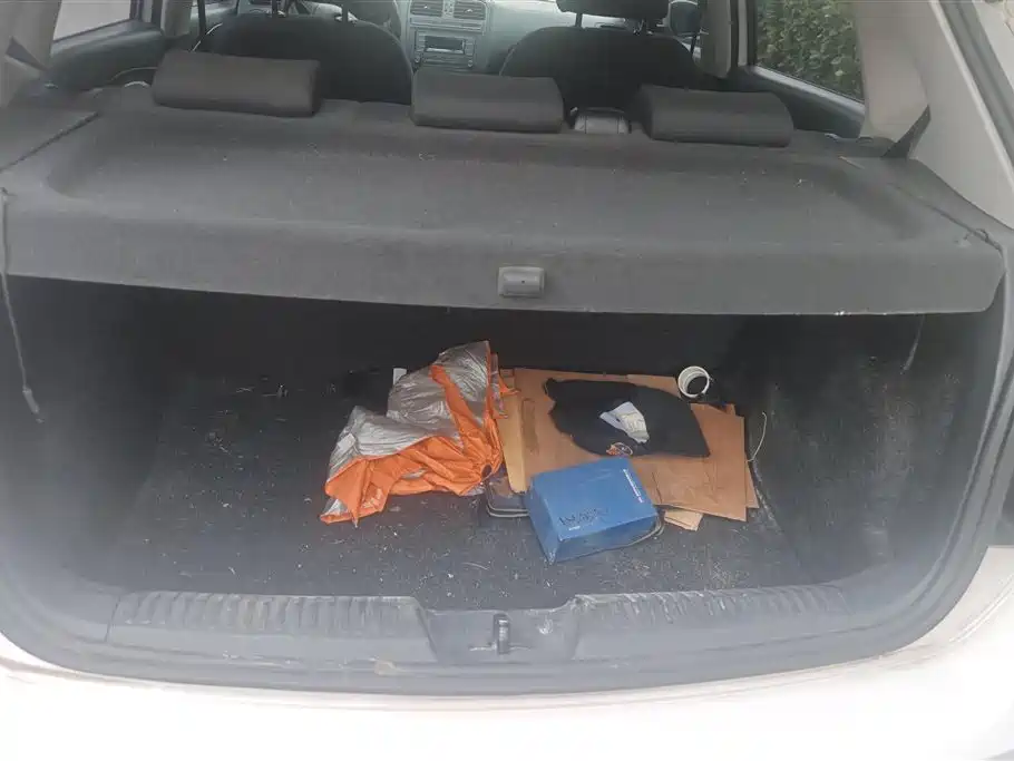 Volkswagen Polo 2014 1.4L Manual Trend Edition фото 4