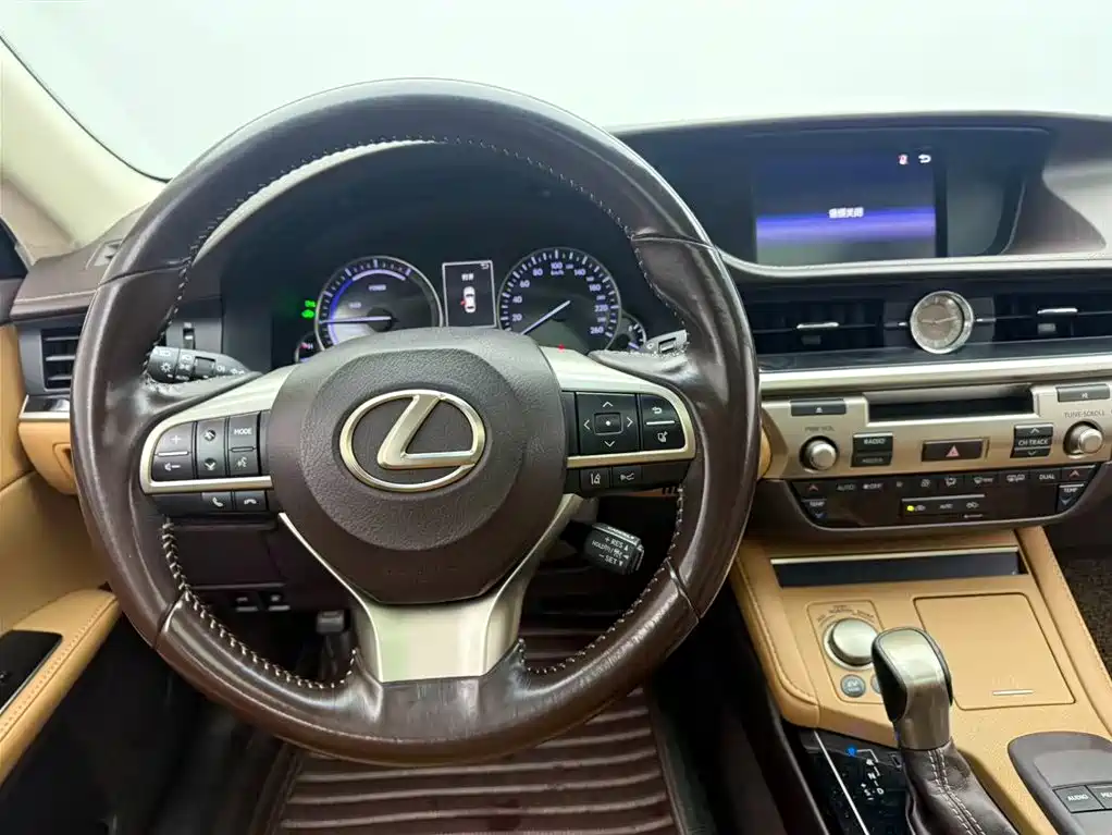Lexus ES 2015 300h Comfort Edition фото 5