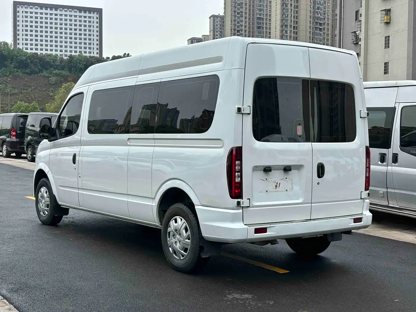 SAIC Maxus Xintu V80 2024 Model PRO Business 6MT Long Wheelbase Medium Roof 147Ps 9-seater Four-row Non-commercial фото 13