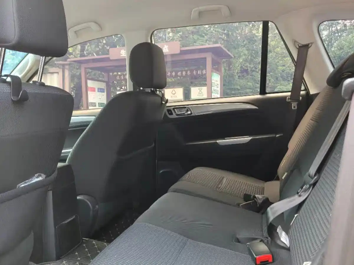 Foton Savana 2016 2016 2.0T Automatic 4WD Gasoline Premium Edition 7-Seater