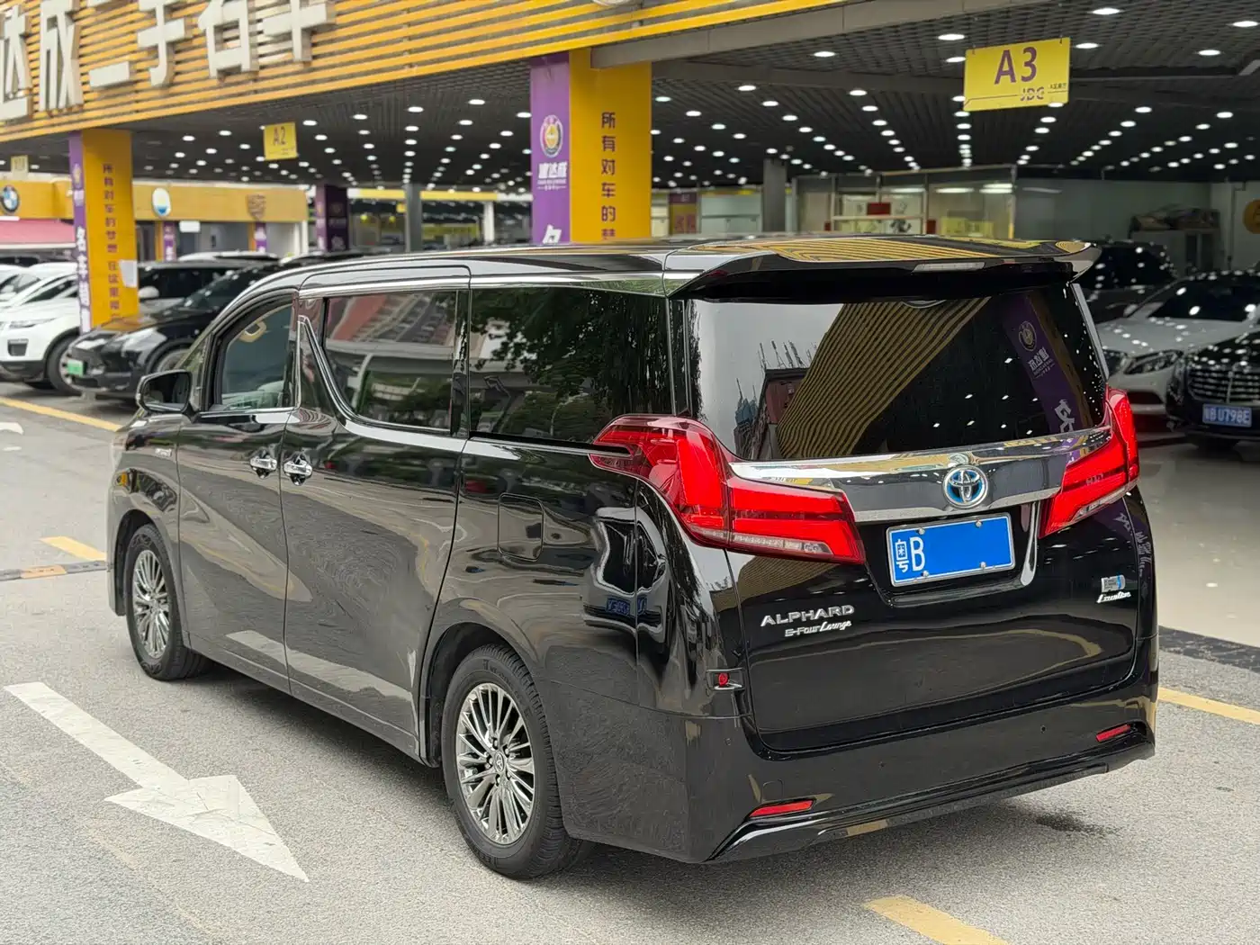 Toyota Vellfire 2019 Hybrid 2.5L HV Premium Edition фото 8