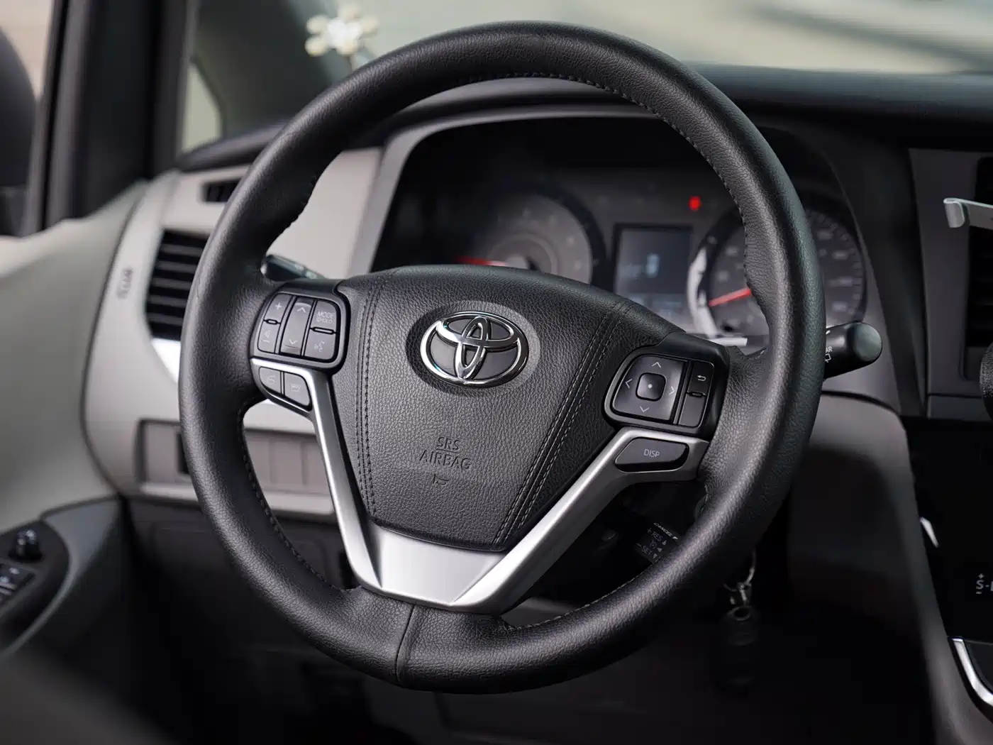 Toyota Sienna 2015 3.5L 4WD L фото 7
